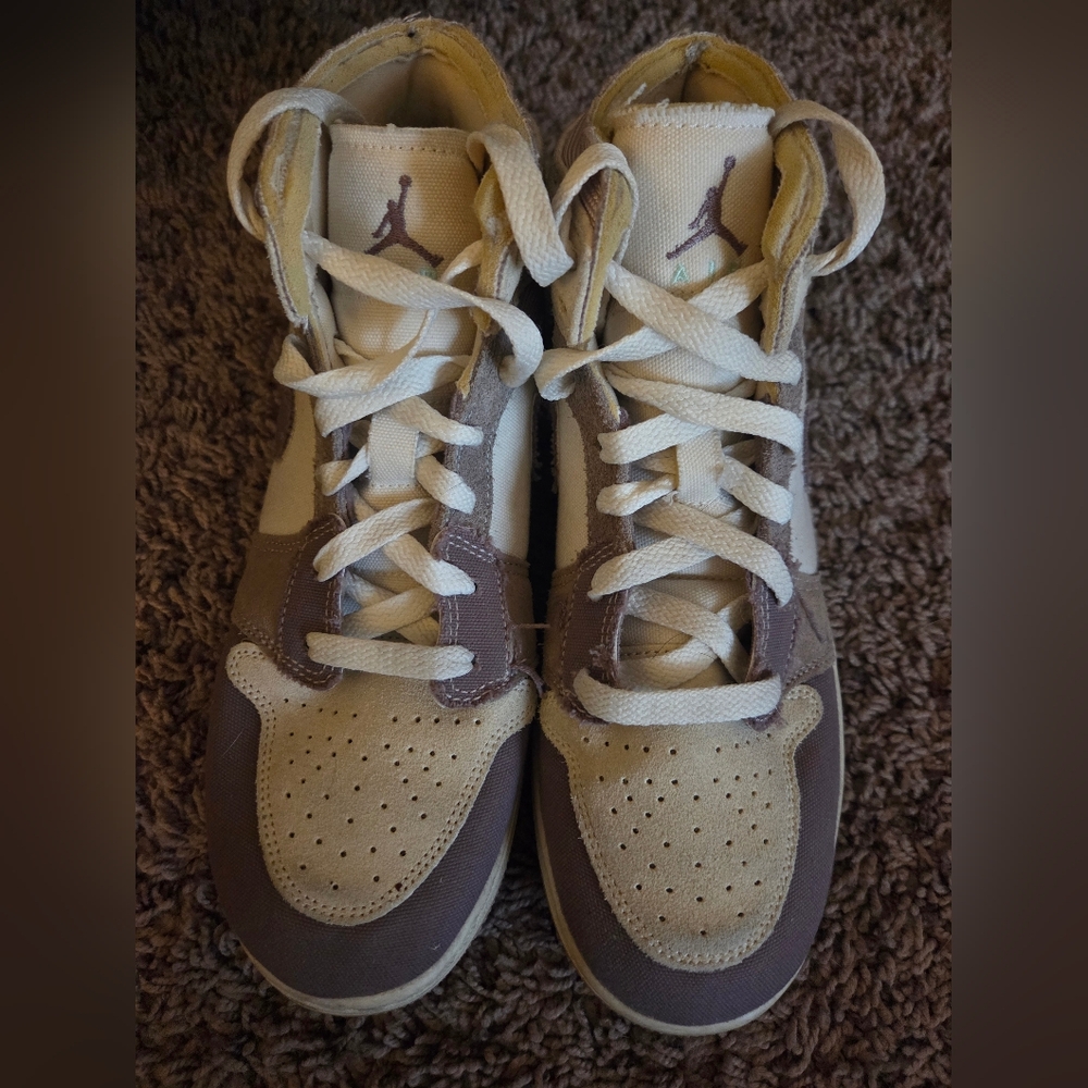 Jordan Kids Sneakers in Brown and Cream